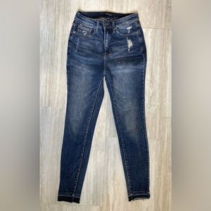 Judy Blue jeans. Size 5/27 w/ 29” inseam. Skinny fit. Like new.